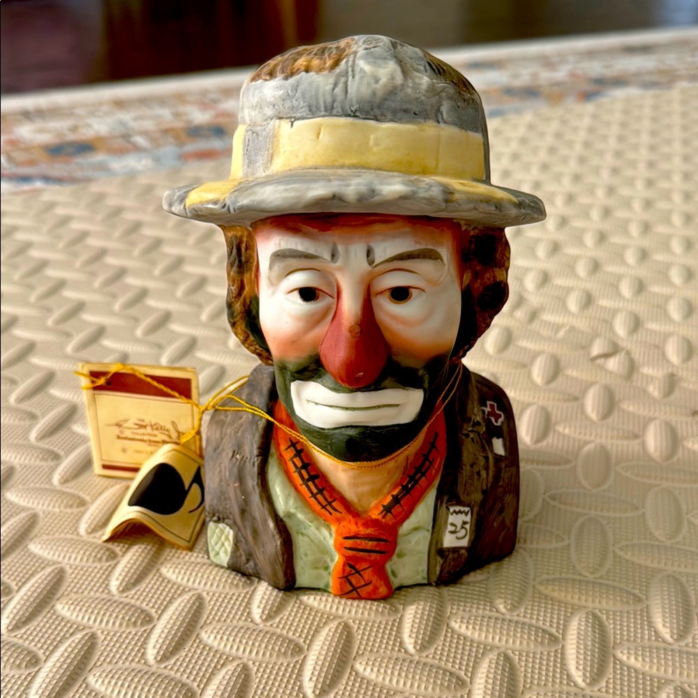 Emmett Kelly Jr Porcelain Musical Tramp Clown by Flambro